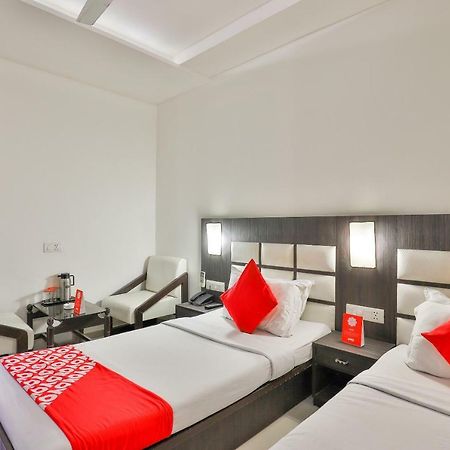 Oyo 2351 Hotel Golden Plaza Αχμπανταμπάντ Εξωτερικό φωτογραφία