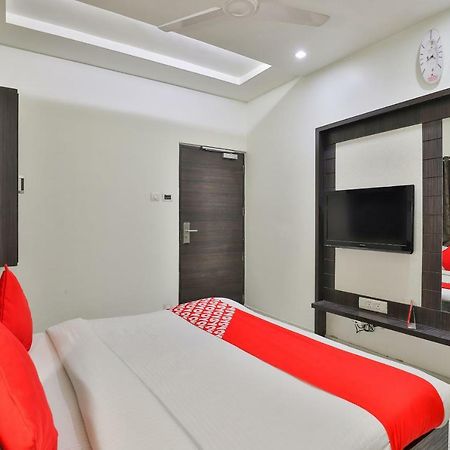 Oyo 2351 Hotel Golden Plaza Αχμπανταμπάντ Εξωτερικό φωτογραφία