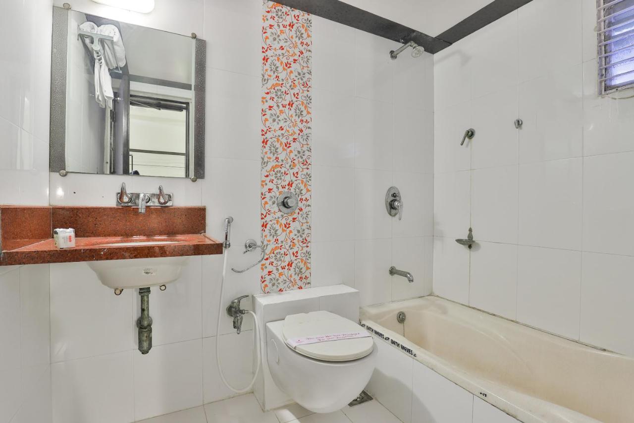 Oyo 2351 Hotel Golden Plaza Αχμπανταμπάντ Εξωτερικό φωτογραφία