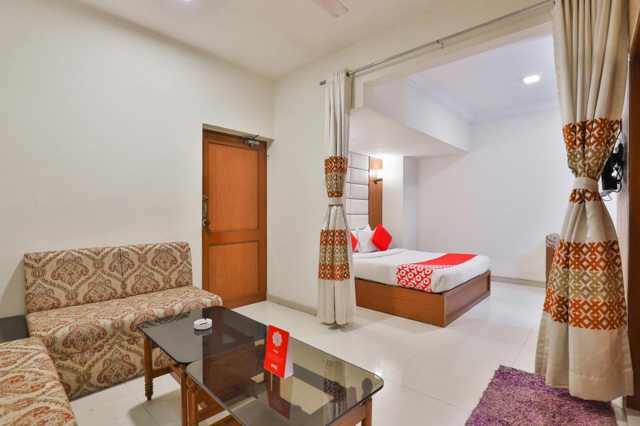Oyo 2351 Hotel Golden Plaza Αχμπανταμπάντ Εξωτερικό φωτογραφία