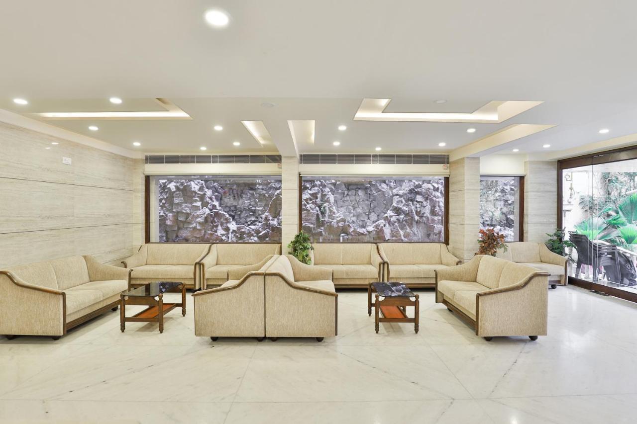Oyo 2351 Hotel Golden Plaza Αχμπανταμπάντ Εξωτερικό φωτογραφία