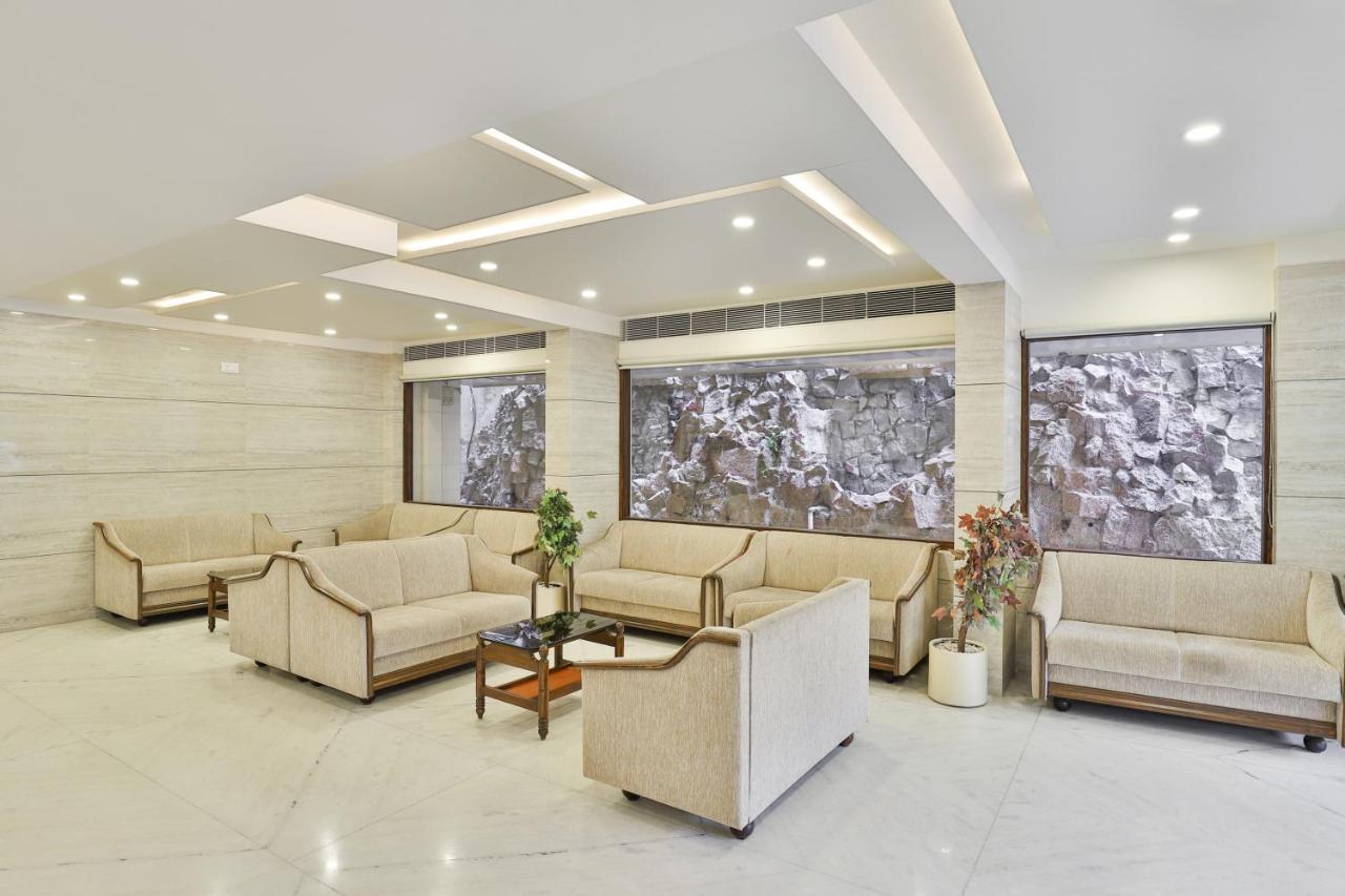 Oyo 2351 Hotel Golden Plaza Αχμπανταμπάντ Εξωτερικό φωτογραφία