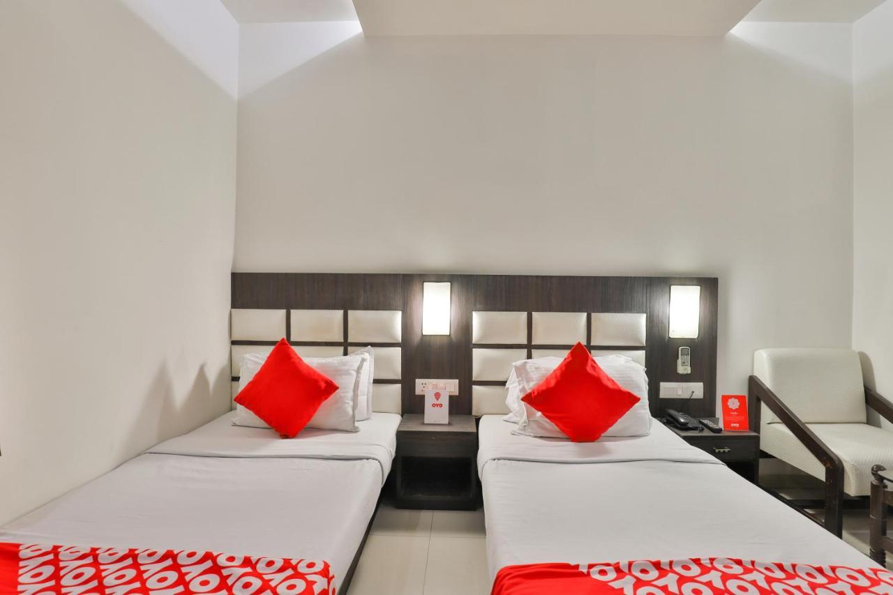 Oyo 2351 Hotel Golden Plaza Αχμπανταμπάντ Εξωτερικό φωτογραφία