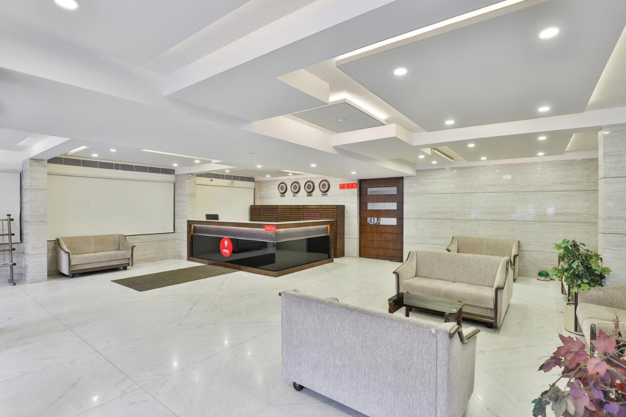 Oyo 2351 Hotel Golden Plaza Αχμπανταμπάντ Εξωτερικό φωτογραφία