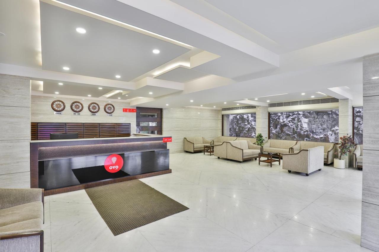 Oyo 2351 Hotel Golden Plaza Αχμπανταμπάντ Εξωτερικό φωτογραφία