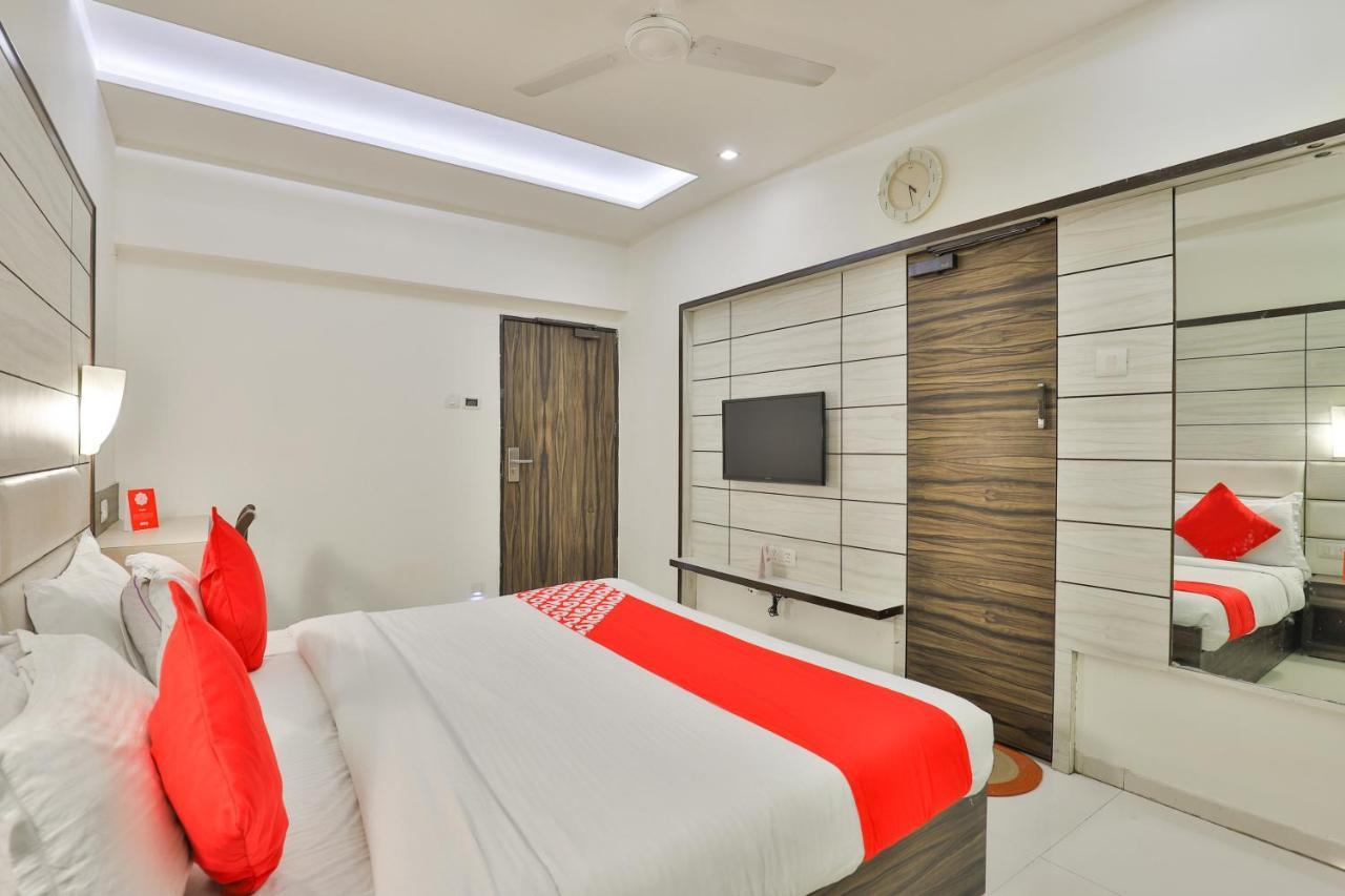 Oyo 2351 Hotel Golden Plaza Αχμπανταμπάντ Εξωτερικό φωτογραφία