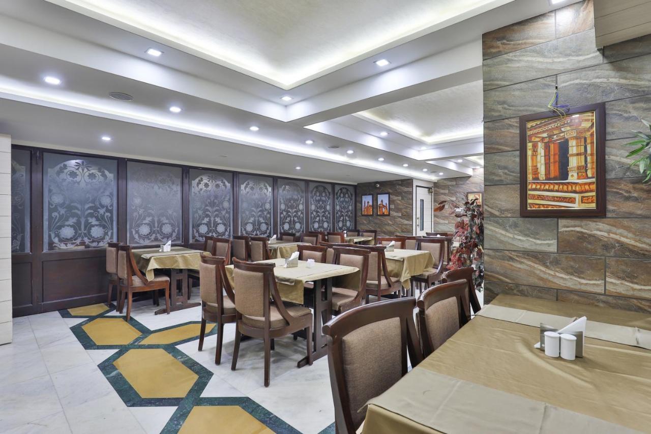 Oyo 2351 Hotel Golden Plaza Αχμπανταμπάντ Εξωτερικό φωτογραφία