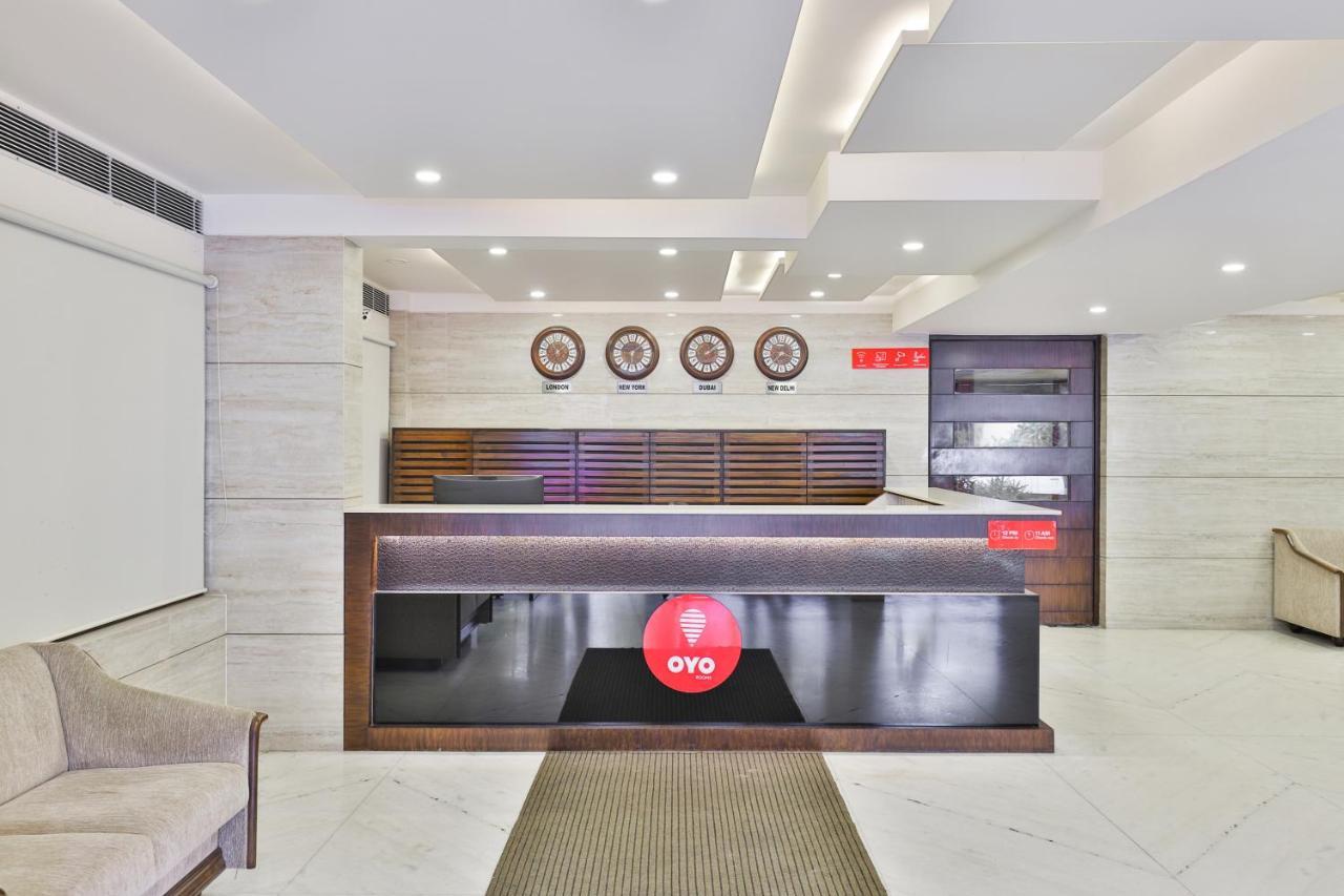 Oyo 2351 Hotel Golden Plaza Αχμπανταμπάντ Εξωτερικό φωτογραφία