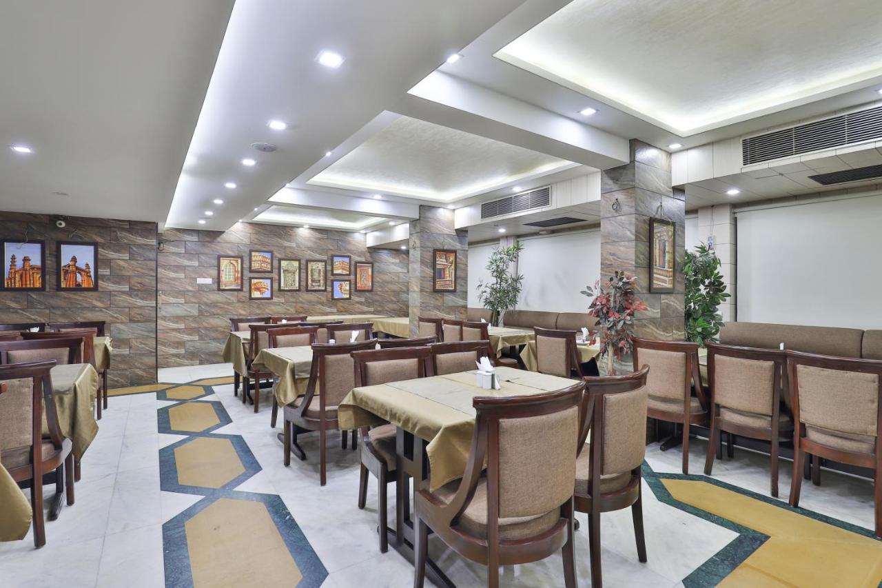 Oyo 2351 Hotel Golden Plaza Αχμπανταμπάντ Εξωτερικό φωτογραφία