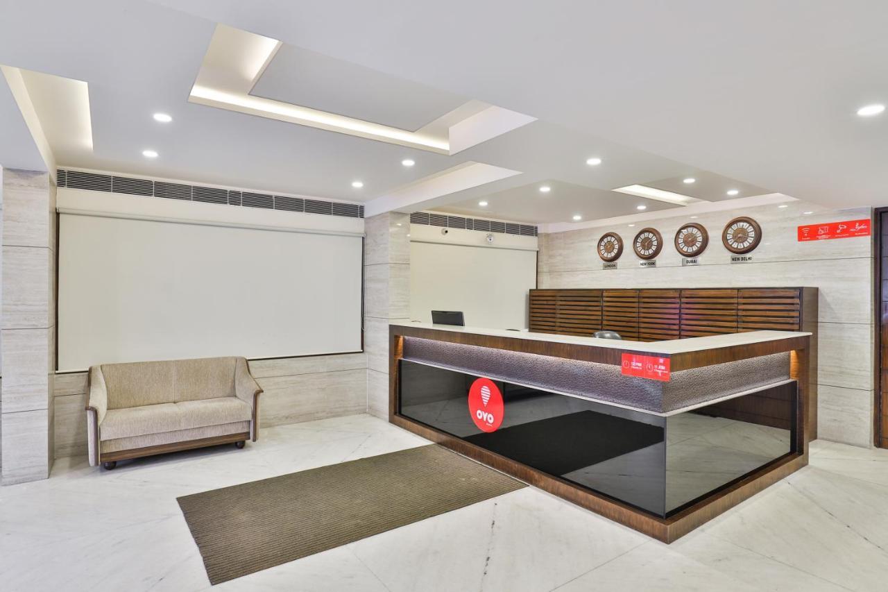 Oyo 2351 Hotel Golden Plaza Αχμπανταμπάντ Εξωτερικό φωτογραφία