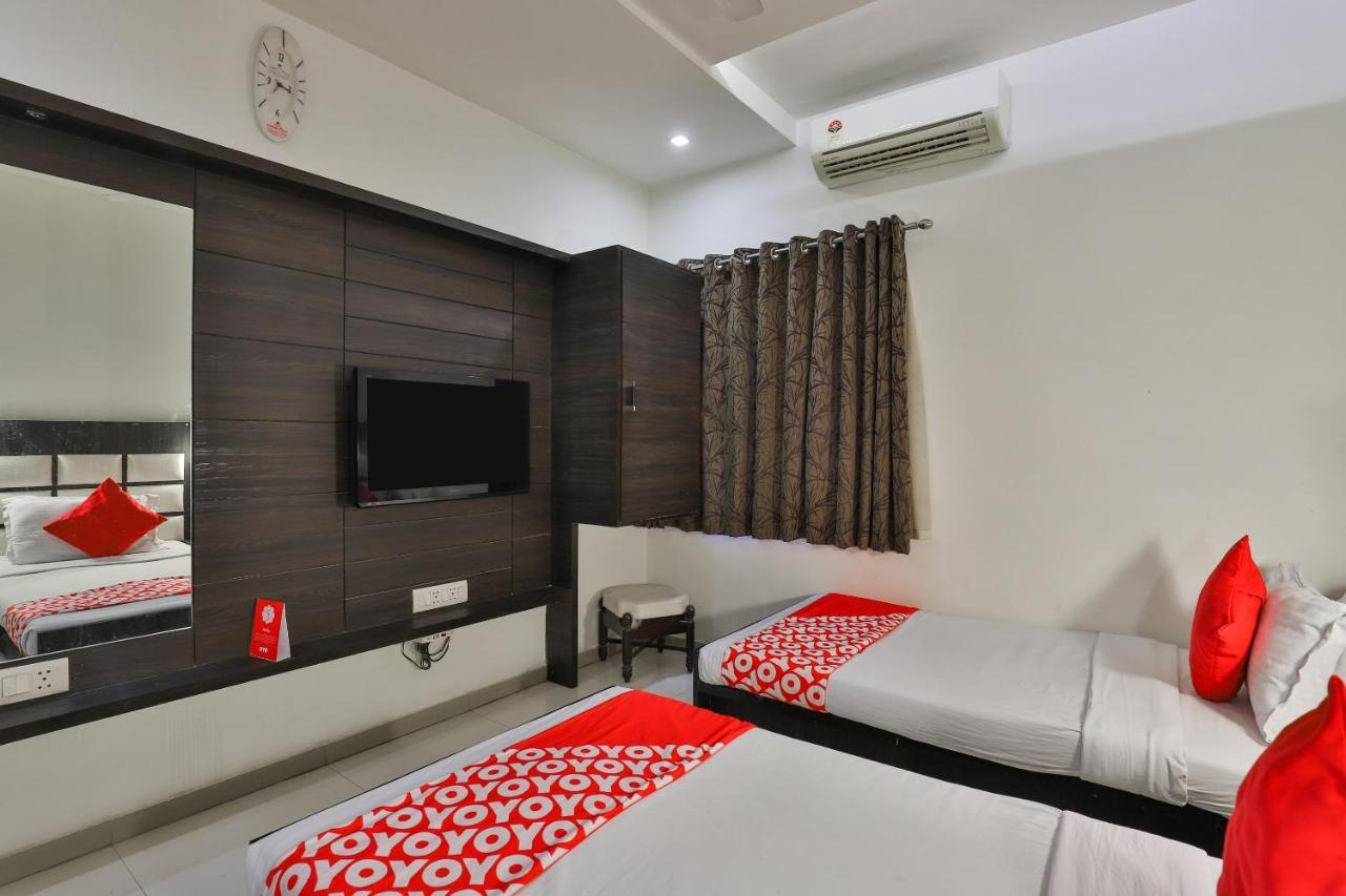 Oyo 2351 Hotel Golden Plaza Αχμπανταμπάντ Εξωτερικό φωτογραφία