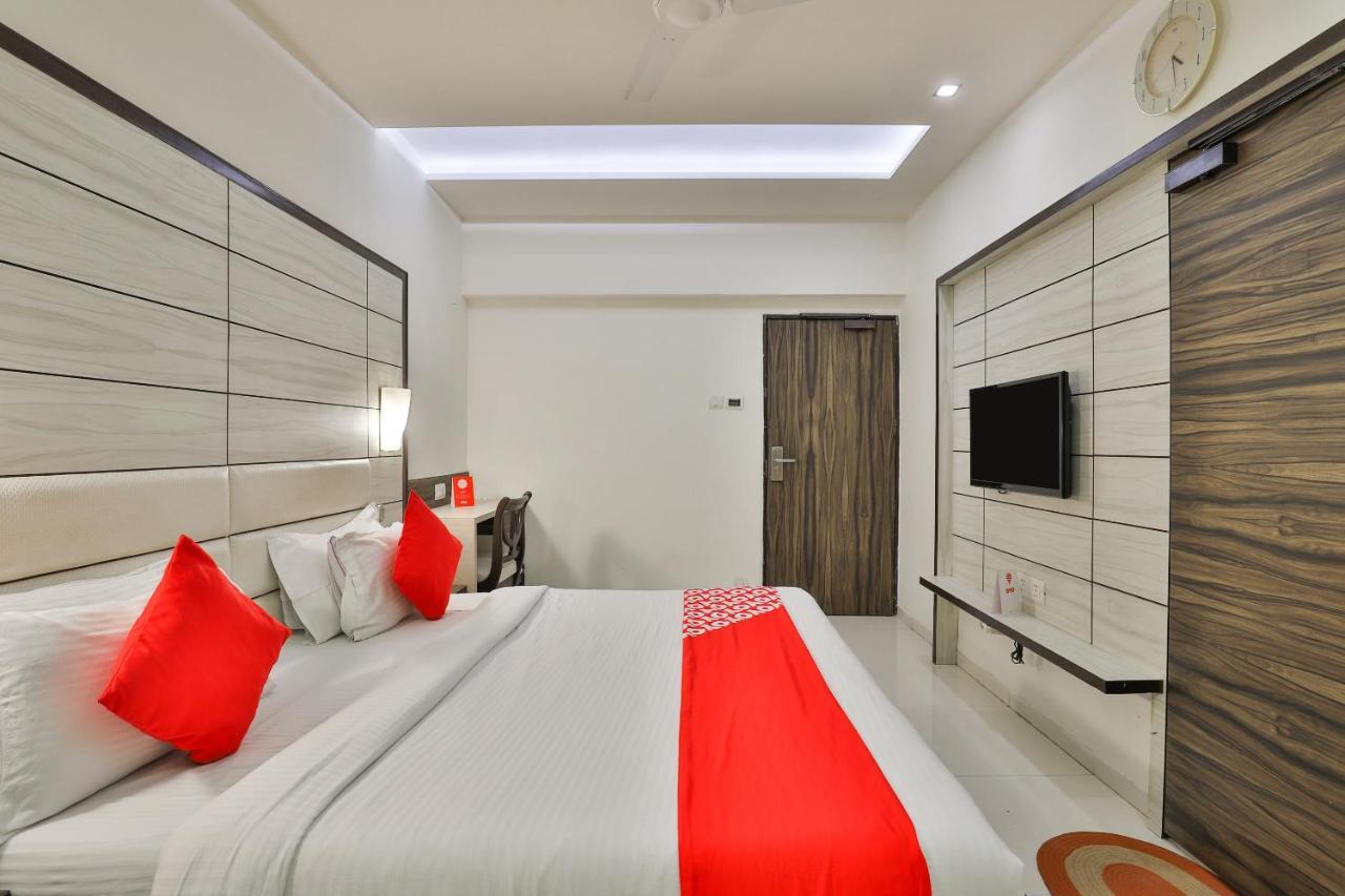 Oyo 2351 Hotel Golden Plaza Αχμπανταμπάντ Εξωτερικό φωτογραφία