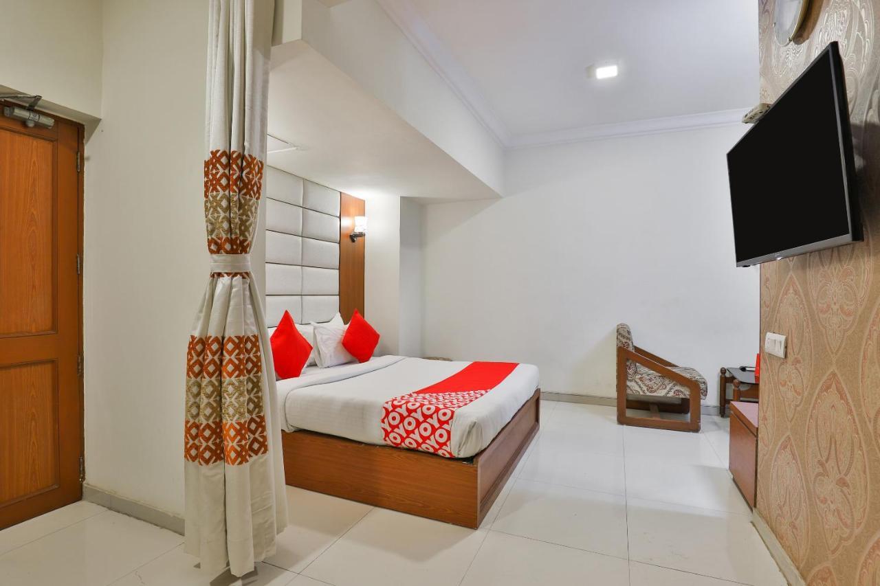 Oyo 2351 Hotel Golden Plaza Αχμπανταμπάντ Εξωτερικό φωτογραφία