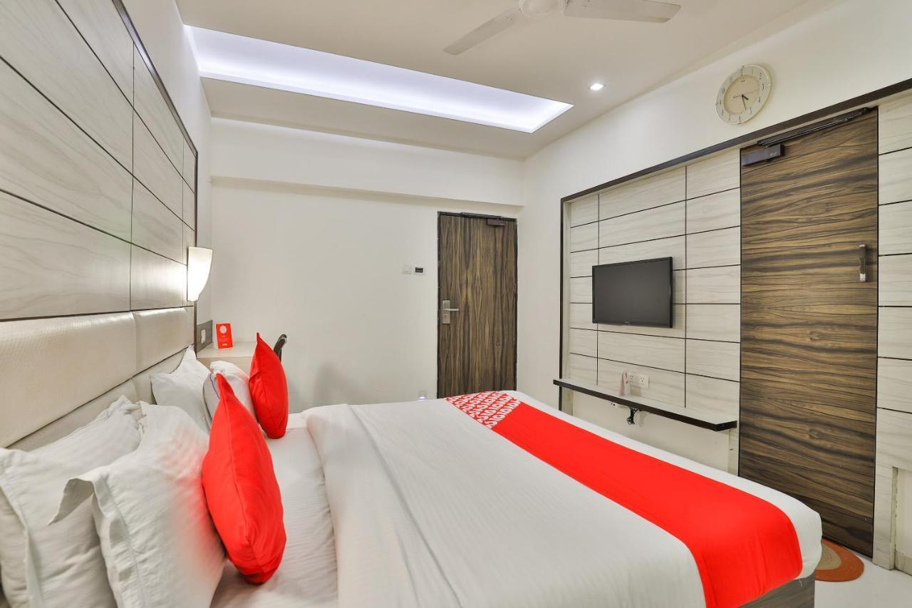 Oyo 2351 Hotel Golden Plaza Αχμπανταμπάντ Εξωτερικό φωτογραφία