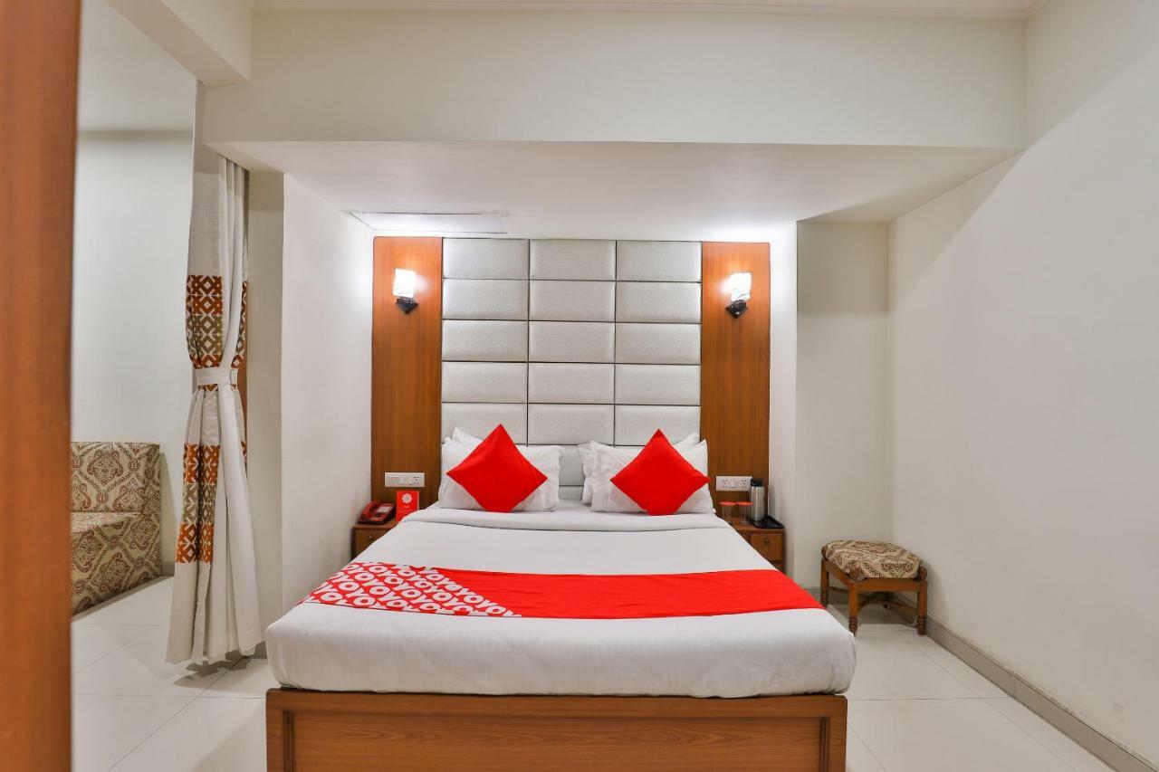 Oyo 2351 Hotel Golden Plaza Αχμπανταμπάντ Εξωτερικό φωτογραφία